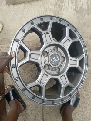 18ich Rim Black Rhino Midhill Off-Road Wheel, Likely Featuring a Matte