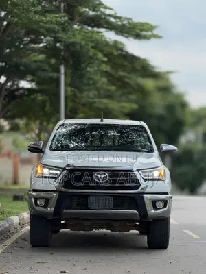 Toyota Hilux 2021 White