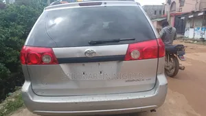 Toyota Sienna 2007 Gold