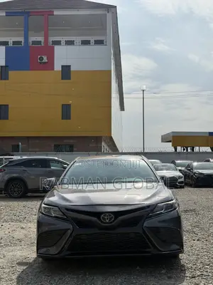 Toyota Camry LE FWD (2.5L 4cyl 8AM) 2018 Gray
