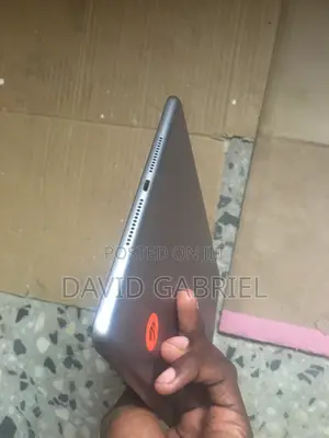 Apple iPad 5 (2022) 32 GB Silver