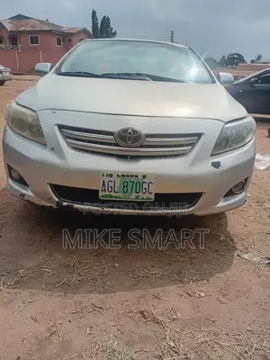 Toyota Corolla Base 4dr Sedan (1.8L 4cyl 5M) 2010 Silver