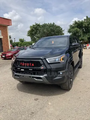 Toyota Hilux 2024 Black