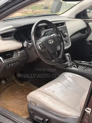 Toyota Avalon Limited Sedan FWD (3.5L 6cyl 6A) 2017 Black