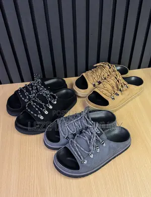 High Quality Ugg Slippers Fully Boxed