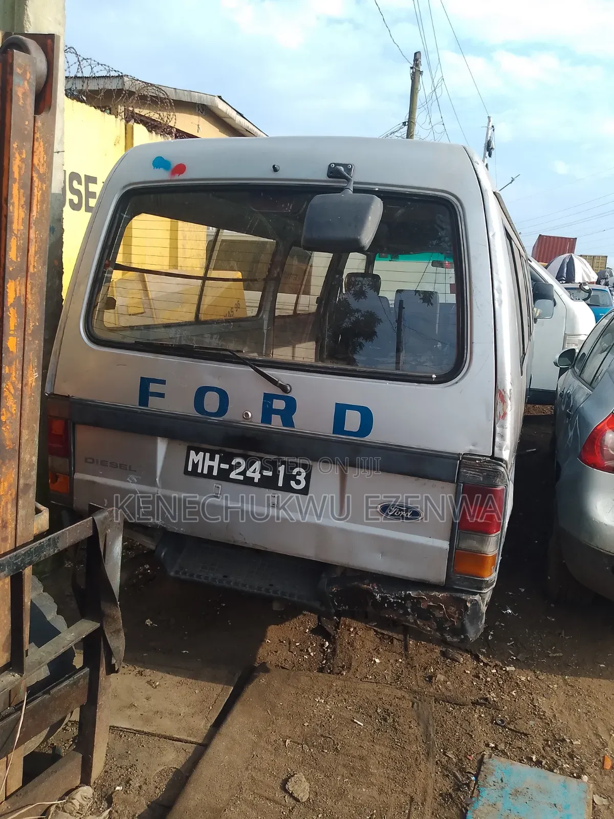 Ford B700 2003 Beige