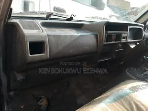 Ford B700 2003 Beige