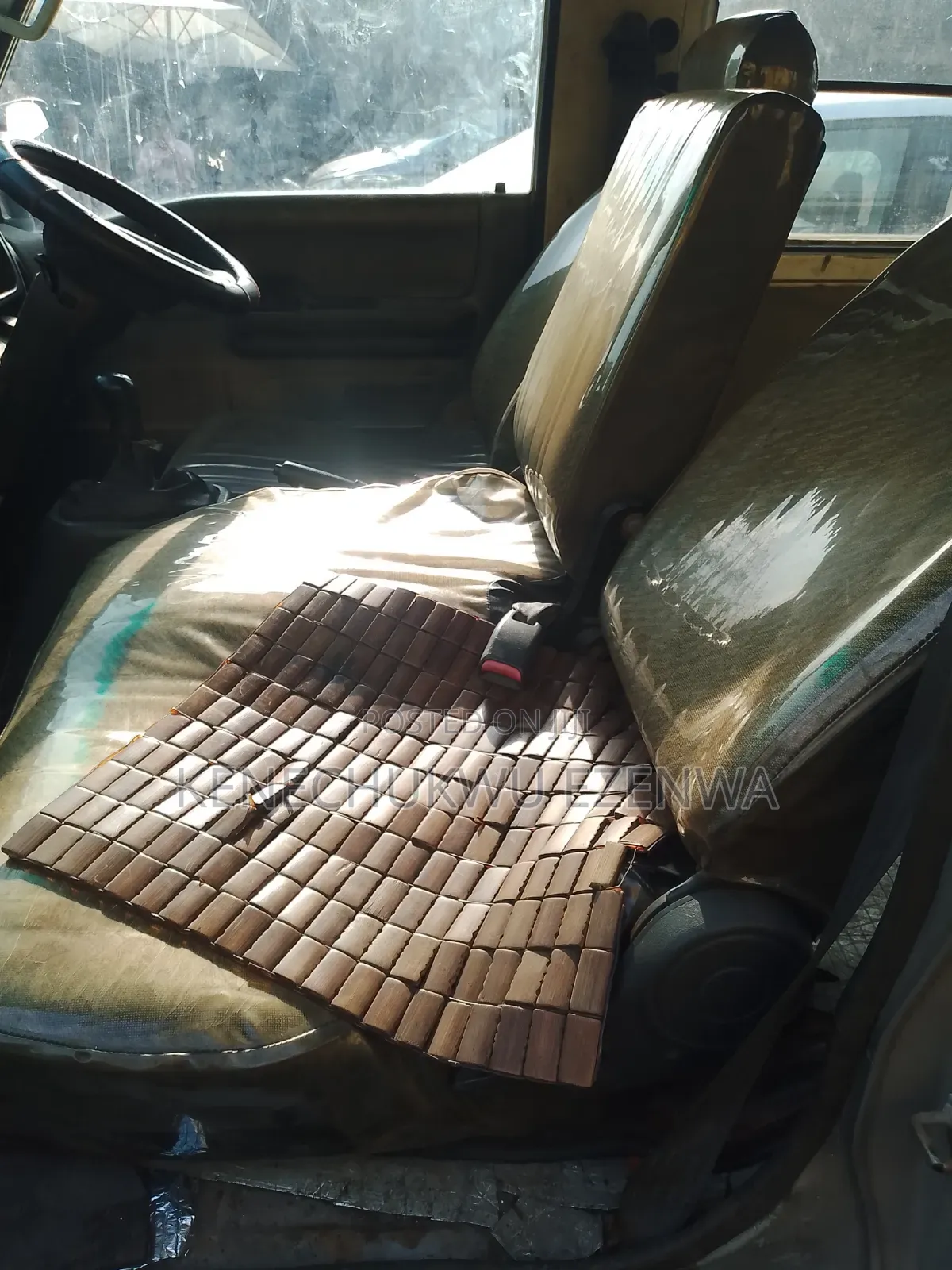 Ford B700 2003 Beige