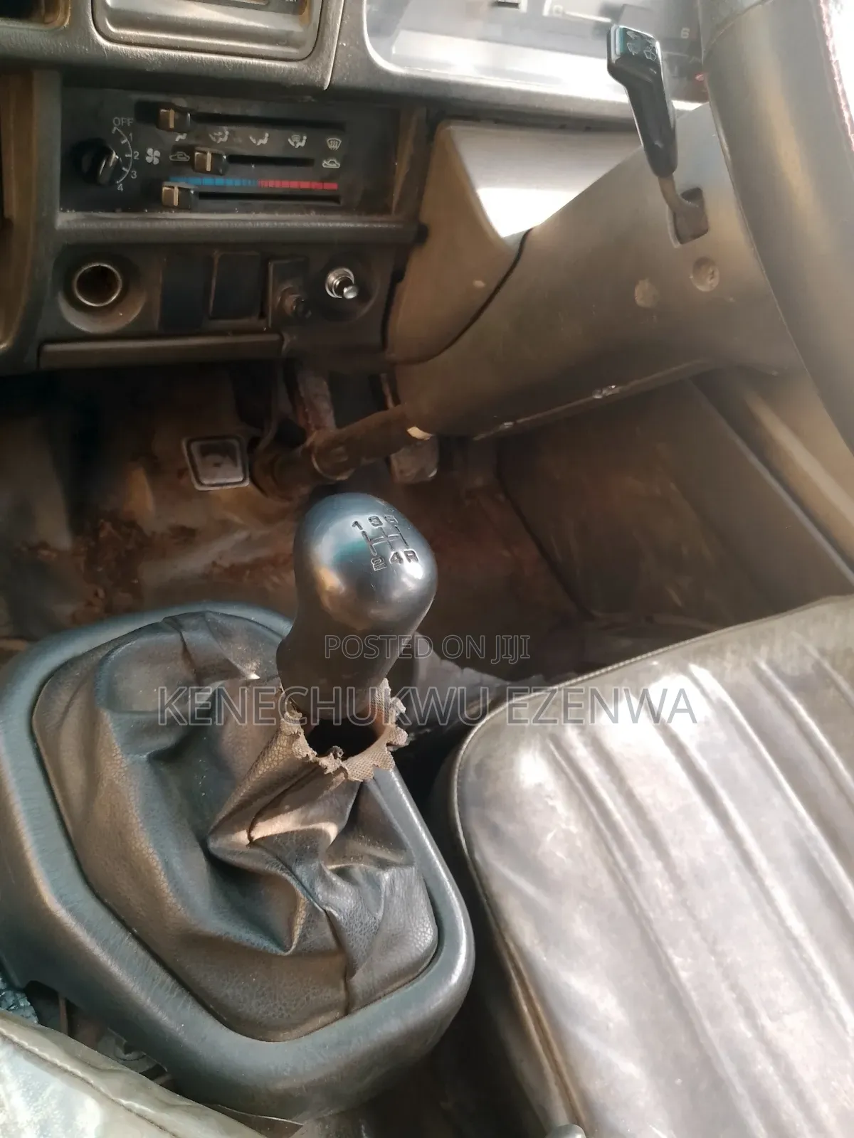 Ford B700 2003 Beige