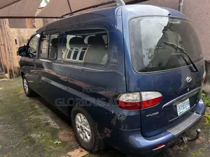 Hyundai H1 2001 Blue