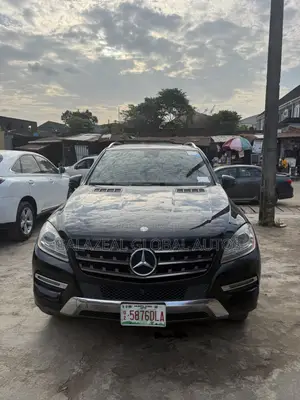 Mercedes-Benz M Class ML350 4dr SUV (3.5L 6cyl 7A) 2014 Black