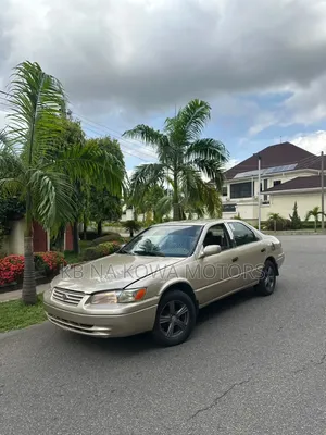 Toyota Camry 2000 Gold