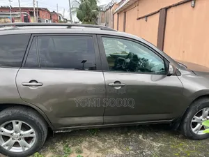 Toyota Quantum 2010 Gold