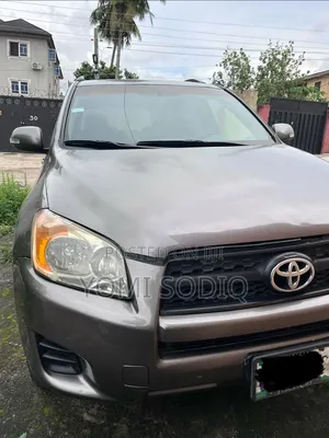 Toyota Quantum 2010 Gold