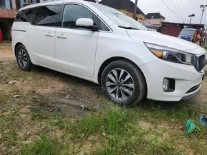 Kia Carnival 2015 White