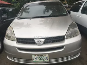 Toyota Sienna 2004 Gold