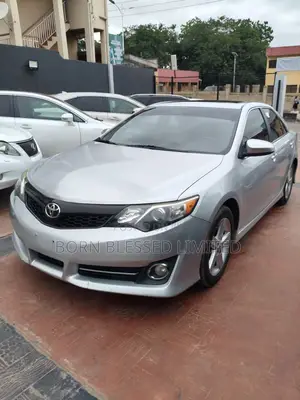 Toyota Camry SE 4dr Sedan (2.5L 4cyl 6A) 2014 Silver