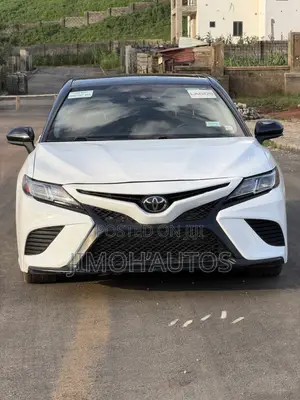 Toyota Camry 2019 White