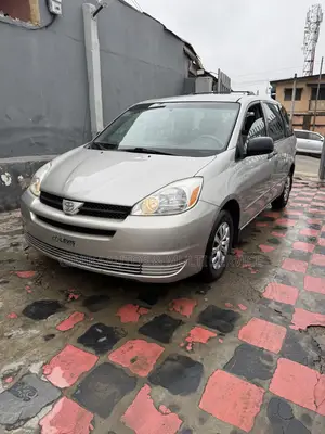 Toyota Sienna CE FWD (3.3L V6 5A) 2004 Silver