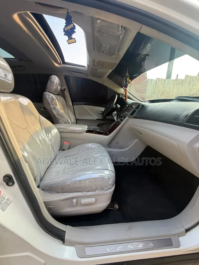 Toyota Venza 2011 White