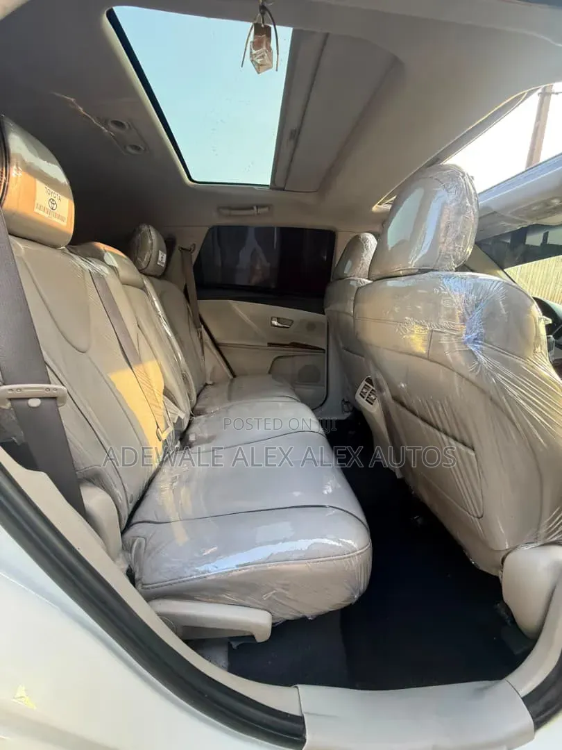 Toyota Venza 2011 White