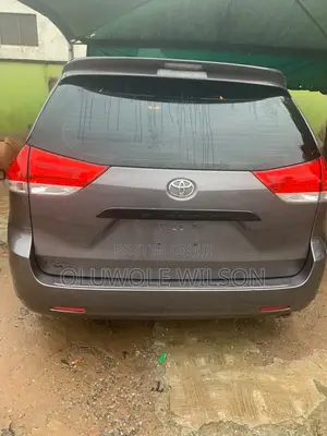 Toyota Sienna LE AWD 7-Passenger 2013 Brown