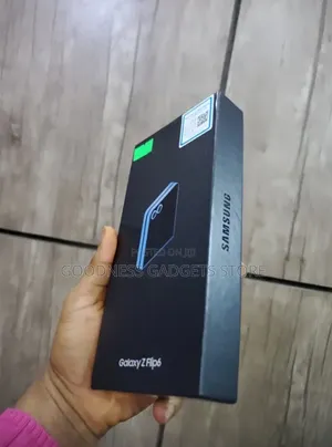New Samsung Galaxy Z Flip6 256 GB Blue