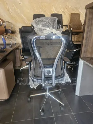 Ergonomic High-Back Mesh Office Chair With Headrest and Lumbarsupport