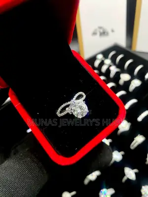 VVS Moissanite Diamond Engagement Ring