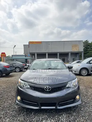 Toyota Camry SE V6 4dr Sedan (3.5L 6cyl 6A) 2013 Gray