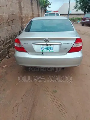 Toyota Camry LE 4dr Sedan (2.4L 4cyl 4A) 2004 Silver