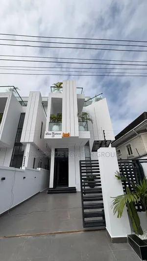 5bdrm Duplex in Ikota Lekki Lagos for sale