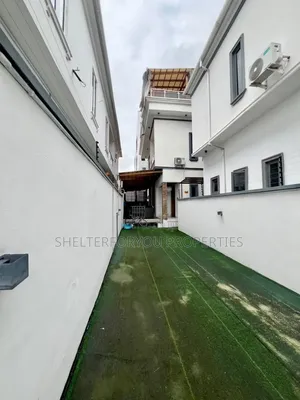 5bdrm House in Agungi for sale