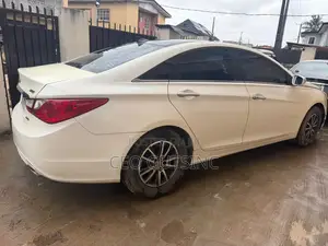 Hyundai Sonata Limited 2.0T Sedan (2.0L 4cyl 6A) 2013 White