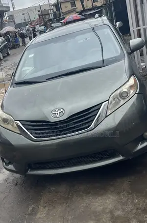 Toyota Sienna LE 7 Passenger Mobility 2012 Gray