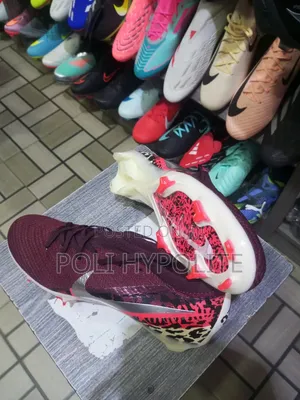 Authentic Nike Air Zoom Football Boots With Firm Teeth