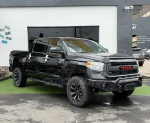 Toyota Tundra 2015 Black