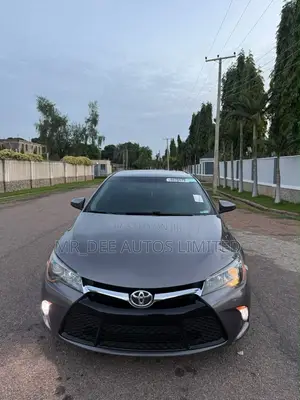 Toyota Camry XLE 4dr Sedan (2.5L 4cyl 6A) 2016 Gray