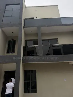 4bdrm Duplex in Shonibare Estate, Maryland for sale