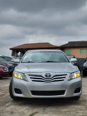 Toyota Camry LE 4dr Sedan (2.5L 4cyl 6AM) 2010 Silver