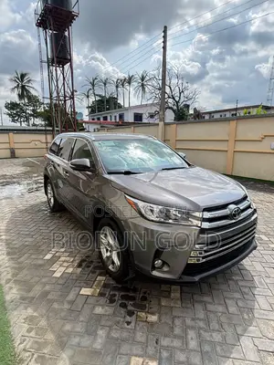 Toyota Highlander Limited 4x4 V6 (3.5L 6cyl 8A) 2018 Gray