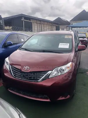 Toyota Sienna 2011 Red