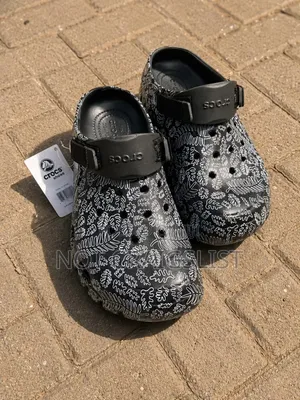 Original Classic Crocs Clogs – Authentic Comfort for Daily Wear