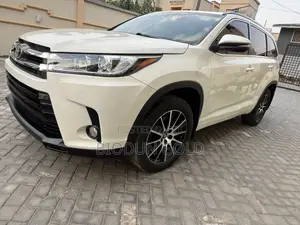 Toyota Highlander SE 4x4 V6 (3.5L 6cyl 8A) 2017 White