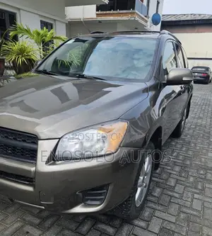 Toyota RAV4 2010 Gold