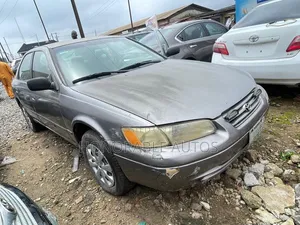 Toyota Camry 2000 Gray