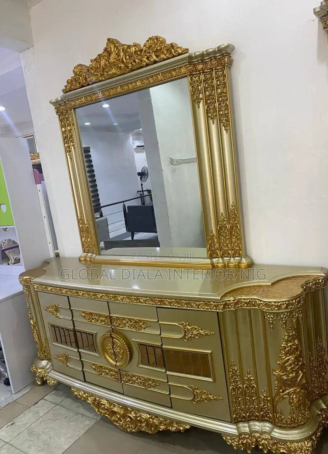 Royal-Style Console Mirror Set