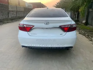 Toyota Camry SE 4dr Sedan (2.5L 4cyl 6A) 2016 White