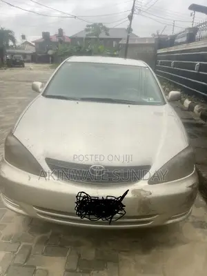 Toyota Camry LE 4dr Sedan (2.4L 4cyl 4A) 2004 Gold