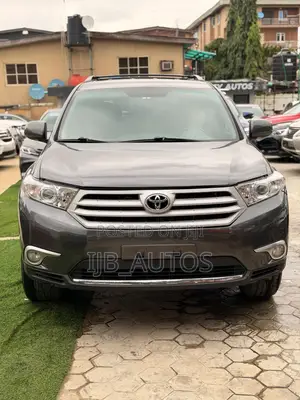 Toyota Highlander Limited 3.5l 4WD 2013 Gray